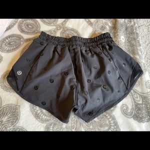 Lululemon Black Logo Hotty Hot 2.5 Short